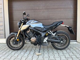 Honda CB650R 2022 35kW 3475km +2x prilba +1x tankvak - 3