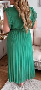 Elegantné plisové zelené šaty L/XL - 3