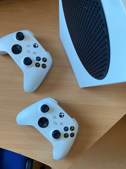 Xbox series S + 2x ovládače - 3