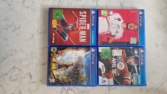 Playstation 4 Pro 1TB + 2 ovládače + 4 hry - 3