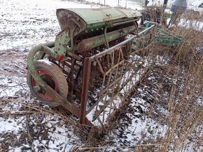 Predám poľnohospodárske stroje všetko spolu. - 3