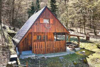 Murovaná chata pri lese s výhľadom na rybník Sklené Teplice - 3