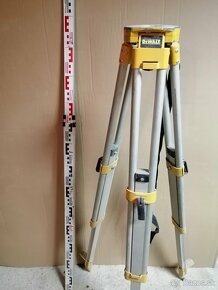 DEWALT statív + nivelačna tyč - 3