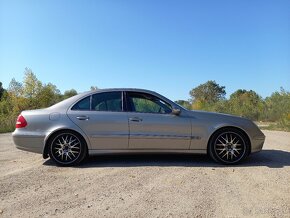 mercedes e 320 4matic avantgarde benzín - 3