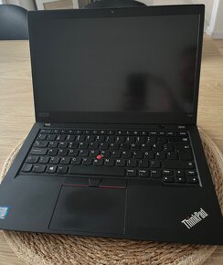 Lenovo ThinkPad T490 - 3