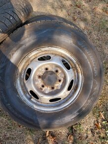 Predám komplet kolesa na Ford ranger 235/75 R15 - 3