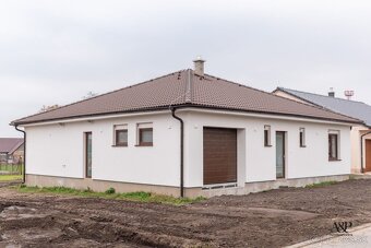 NA PREDAJ NOVOSTAVBA RODINNÉHO DOMU S GARÁŽOU, POZEMOK 811M2 - 3