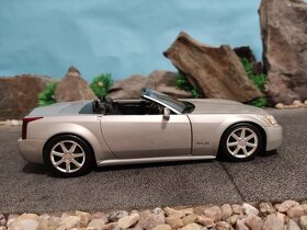 Prodám model 1:18 Cadillac XLR - 3