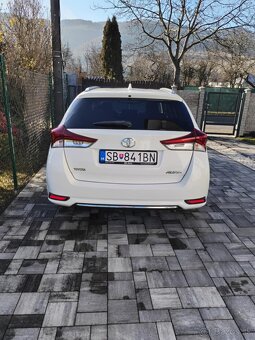 Toyota Auris Sports touring - 3