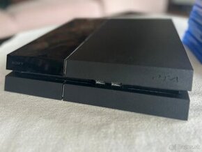 PS4 SLIM + príslušenstvo a hry na predaj - 3