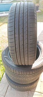 Kumho 235 50R18 - 3