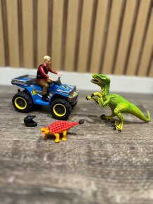 Schleich - Útek pred Velociraptorom na štvorkolke + ďalší - 3