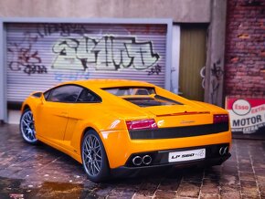 Lamborghini Gallardo LP560-4 1:18 AutoArtorange cordelia wh - 3