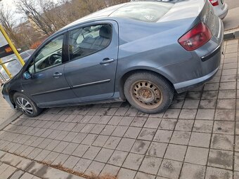 Predám v celku na diely auto je pojazdné ma par vád - 3