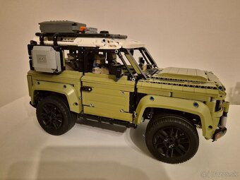 Lego Technic 42110 Land Rover Defender - 3