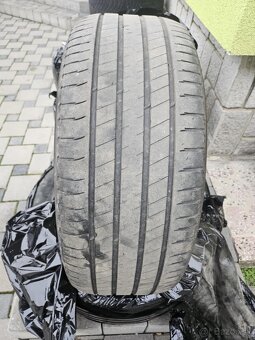 Mechelin latitude sport 3 255/45 R20 - 3