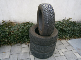 Predám 4x celoročné pneu Nokian 225/40 R18 103VXL - 3