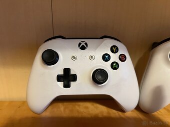 Predám 2 x Original Xbox One Controller s nabijackou - 3