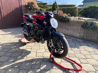 MV Agusta Brutale Rosso 800 - 3