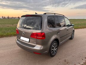 Volkswagen Touran 1.6 Tdi , model 2012 , Top stav - 3