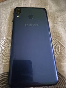 Samsung galaxy M20 modrý 4/64gb dual sim v zachovalom stave - 3