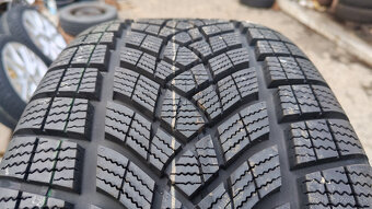 Zimné pneu 235/55 R17 --- GOOD YEAR - 3