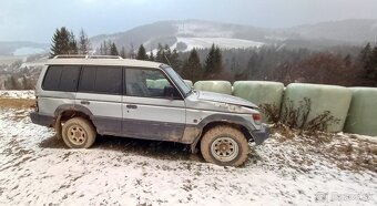 Mitsubishi Pajero 2.5 L - 3