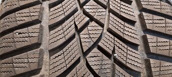 Predám 1ks ako nová zimná 245/40r19-98V Good Year - 3