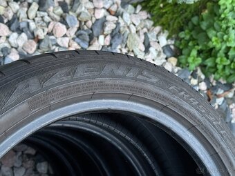 215/50 R18 - 3