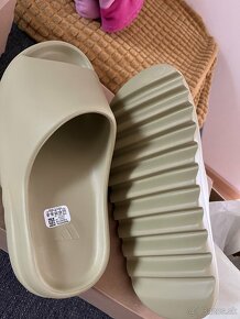 Yeezy Slide - 3