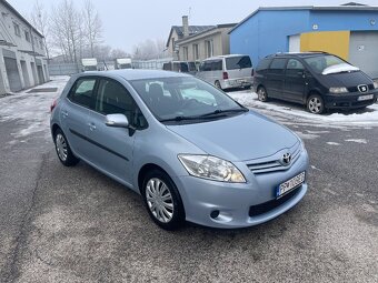 Toyota Auris 1.3 benzín 73kw 2012 - 3