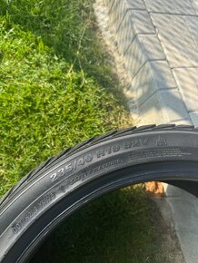 Predám zimné pneu Kumho 235/40 R19 - 3