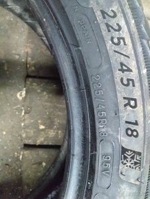 225/45 R18 - 3