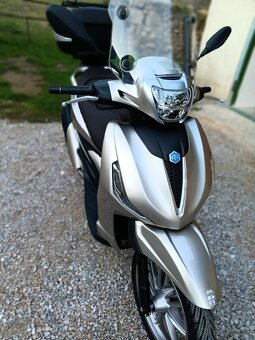 Piaggio Beverly 400 HPE. 150km - 3