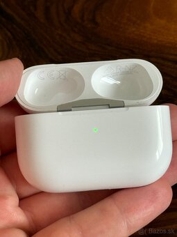 Apple AirPods Pro 2 nahradne nabijacie puzdro - 3