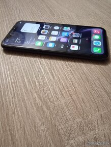 iPhone XR / 128GB čierny spredu aj vzadu praskliny - 3