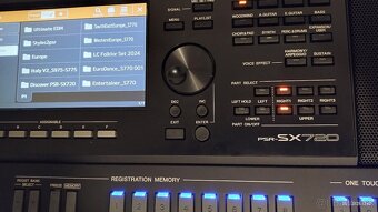 Yamaha Psr sx720 - 3