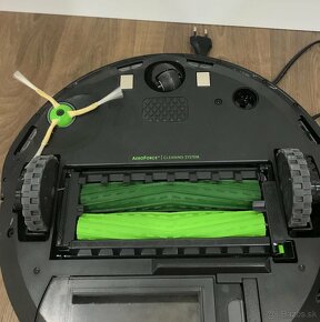 robotický vysávač iRobot Roomba i3 - 3