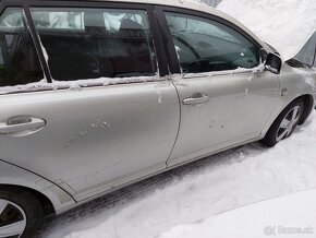 Predám dvere Airbagy Sklo A iné Toyota Avensis T25 Combi 03- - 3