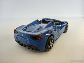 BBURAGO - FERRARI 488 SPIDER - 1:43 - POZRI DETAILNÉ FOTO - 3