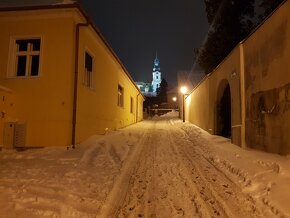 Podkrovný byt na hradnom kopci v strede Nitry s parkovaním - 3