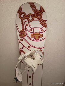 154 cm pekny damsky snowboard B by BURTON + viazko FLOW - 3