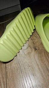 Adidas Yeezy slides glow green - 3