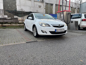 Opel Astra J 1.6 benzín 2011 - 3