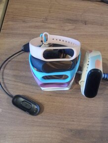 Xiaomi MiBand 4 + 5 náhradných remienkov - 3