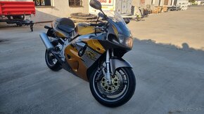 Suzuki GSXR 750 SRAD - 3