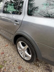 Škoda Octavia 2 Scout 2.0 TDI 4x4 Sportsitze,Navi,Výhrev,Xen - 3