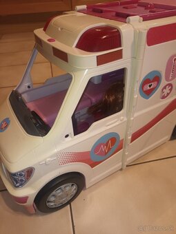 Barbie auto-sanitka - 3