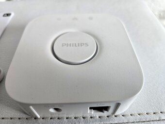 Predám PHILIPS HUE BRIDGE 2.1 - 3