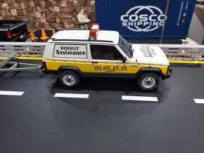 Model 1:18 Jeep Cherokee + prepravník + VW new Beetle - 3